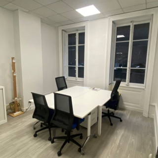 Bureau privé 20 m² 5 postes Location bureau Rue de la Bourse Lyon 69002 - photo 4